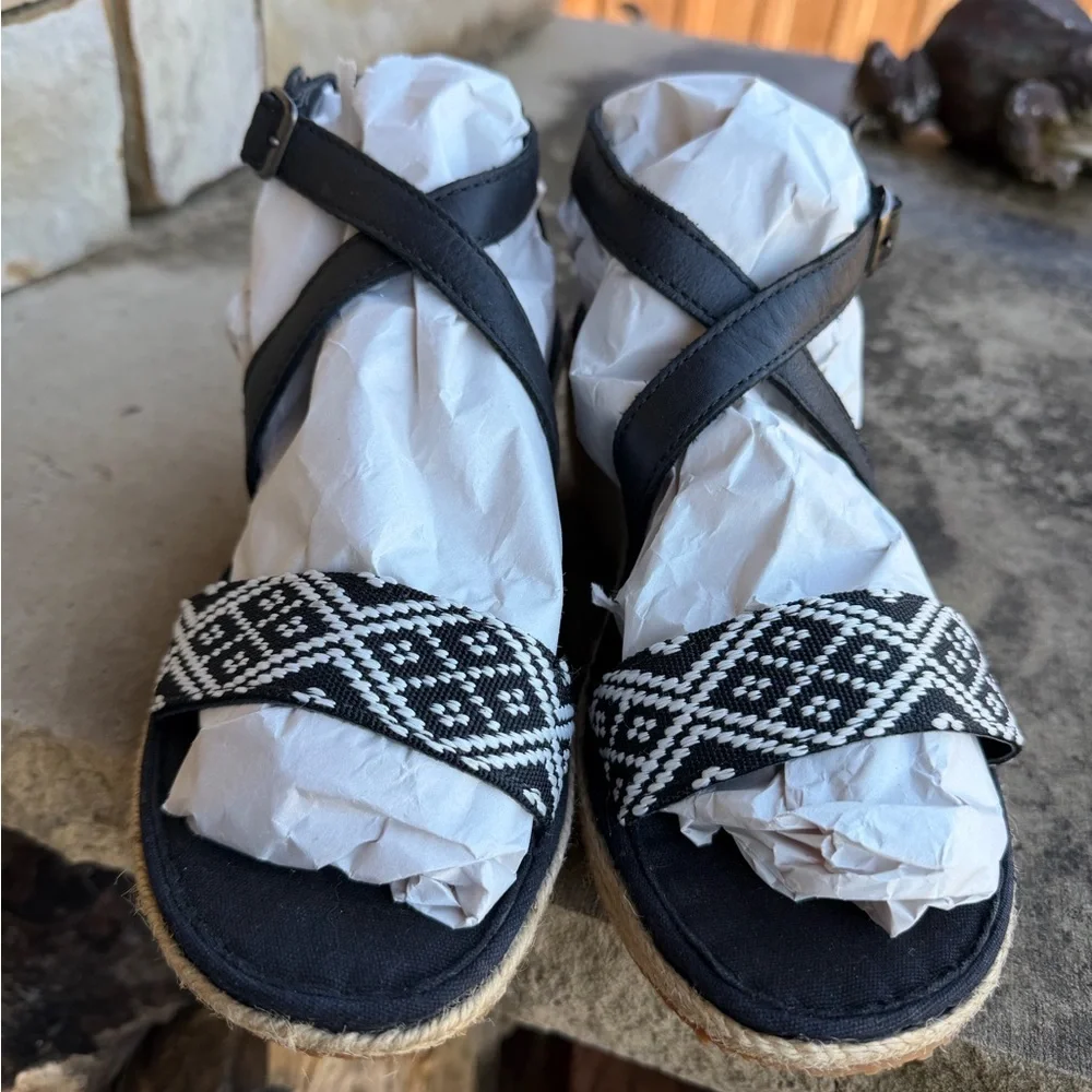 Eddie Bauer Black & White Espadrille Wedge Sandals w/leather‎ straps Sz-7. X